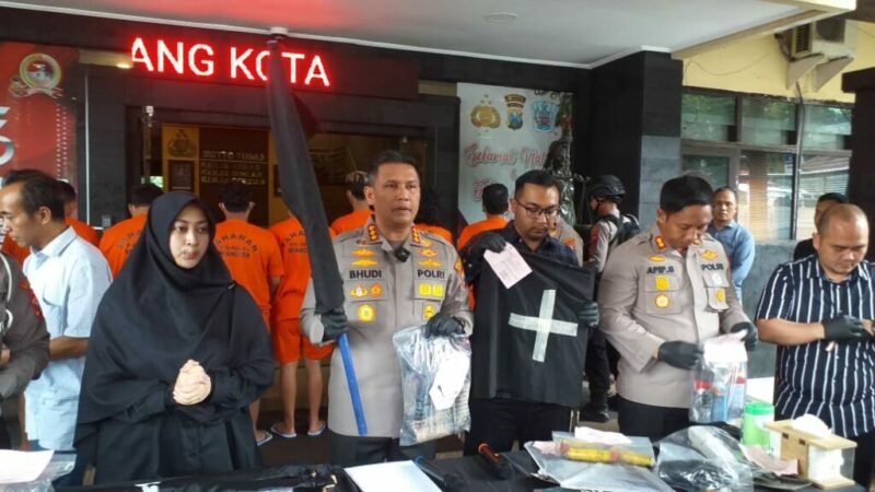 Pers conference di halaman mapolresta malang