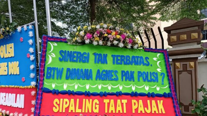 karangan bunga bajiri mapolres metro jakarta selatan