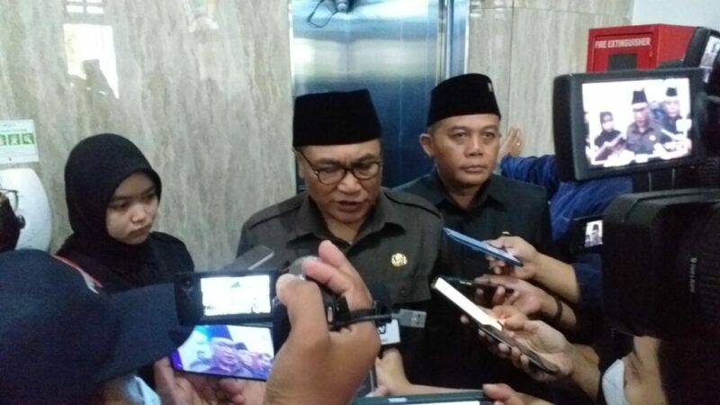 edi jarwoko saat bersama media