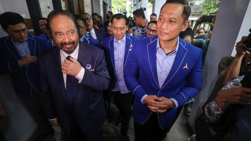 surya paloh saat bertemu AHY di kantor demokrat