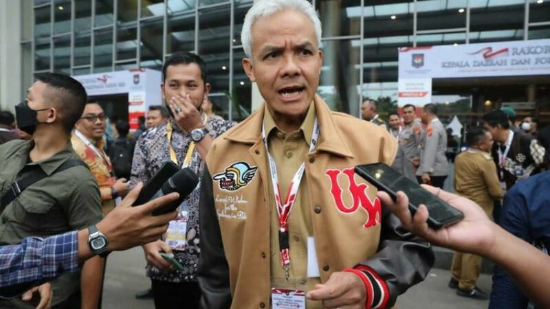 Ganjar Pranowo saat bersama media