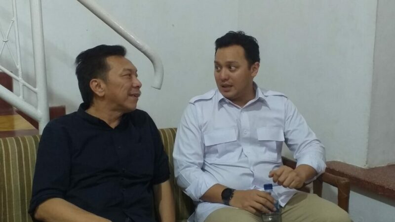 Moreno Soeprapto, Anggota Fraksi DPR-RI Partai gerindra (Kanan) saat bersama Suryo widodo, Direktur JTP 3 (kiri)