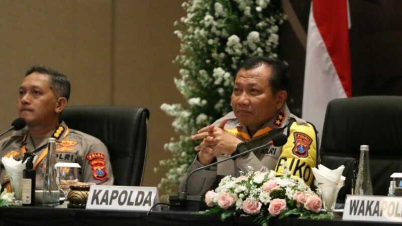 Kapolda jatim Irjen Pol Dr Toni Harmanto, M.H