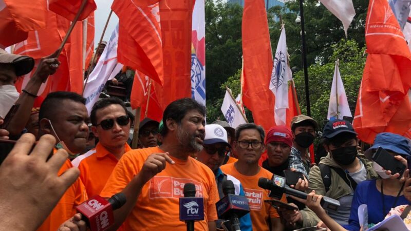 Persesiden partai buruh saat pimpin demo tolah UU Cipta Kerja