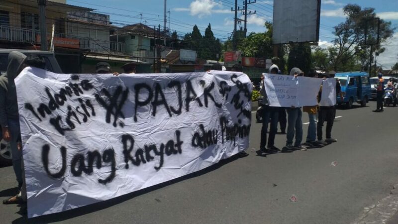 Aksi mahasiswa tuntut sri mulyani mundur