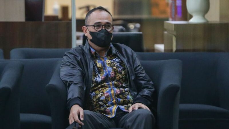 rafael alun, saat di ruang tuggu KPK