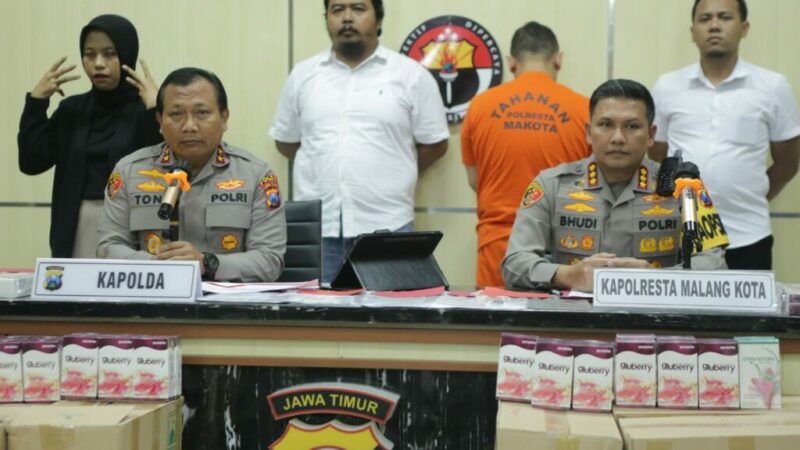 Kapolda Jatim dan Kapolresta Malang saat konfrensi pers di polda jatim