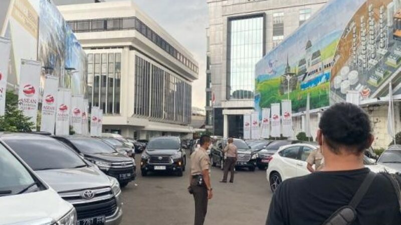 KPK Geledah Sekretariat Jenderal Kementerian ESDM