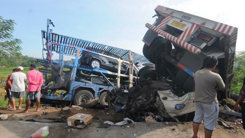 kecelakaan beruntun di tol semarang solo