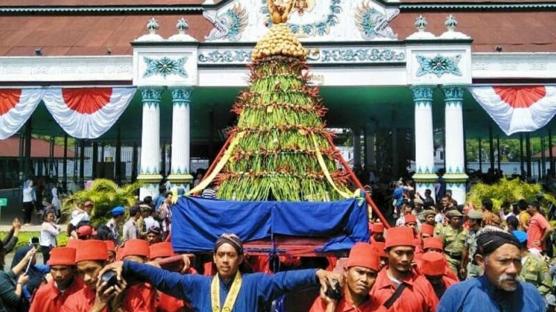 Gunungan grebek syawal kraton jogja