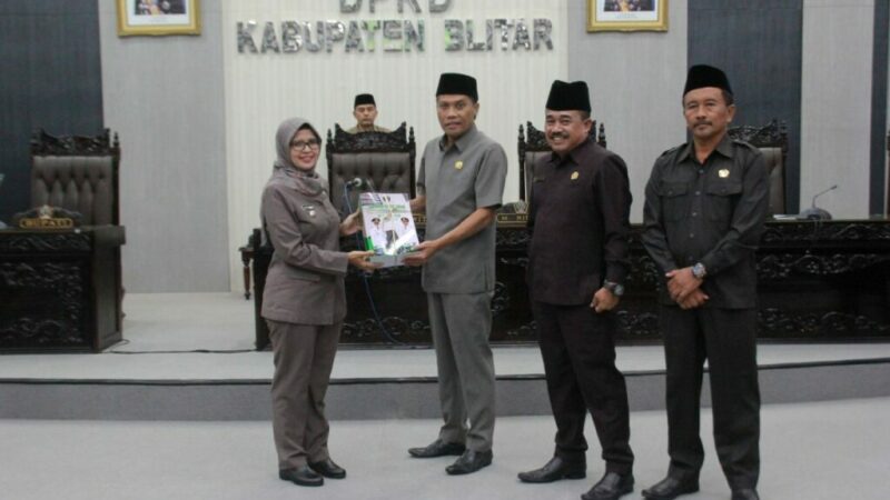 Bupati blitar serahkan LKPJ 2022