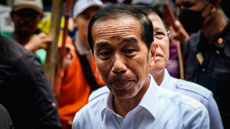 ke pasar minggu jokowi bagi bagi uang dan sembako