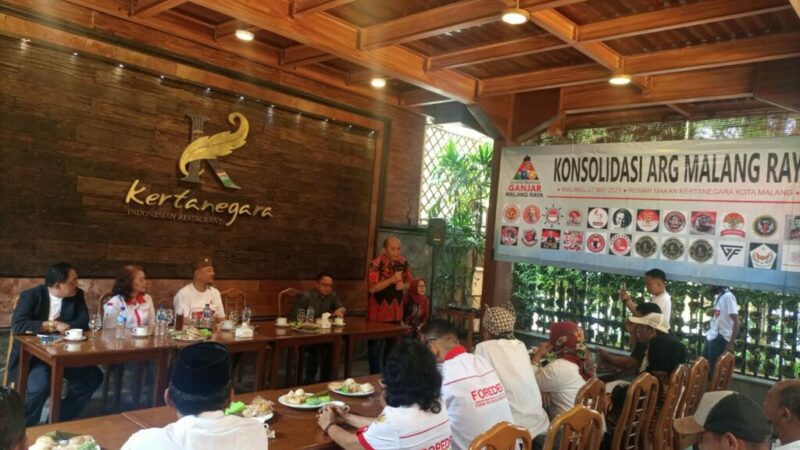ketua DPC PDIP Kota Malang saat membri sambutan