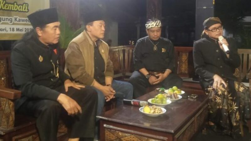 HM Mujiono (kedua dari kiri) saat dialog budaya dengan masyarakat singosari