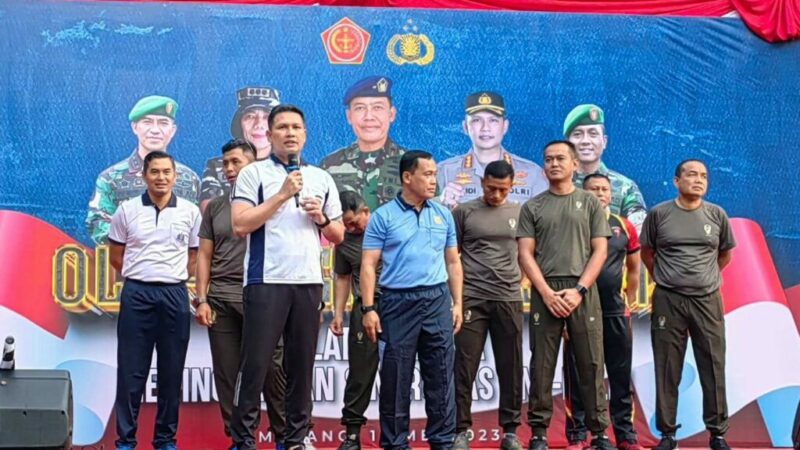kapolresta malang saat memberikan sambutan jelang olahraga bersama