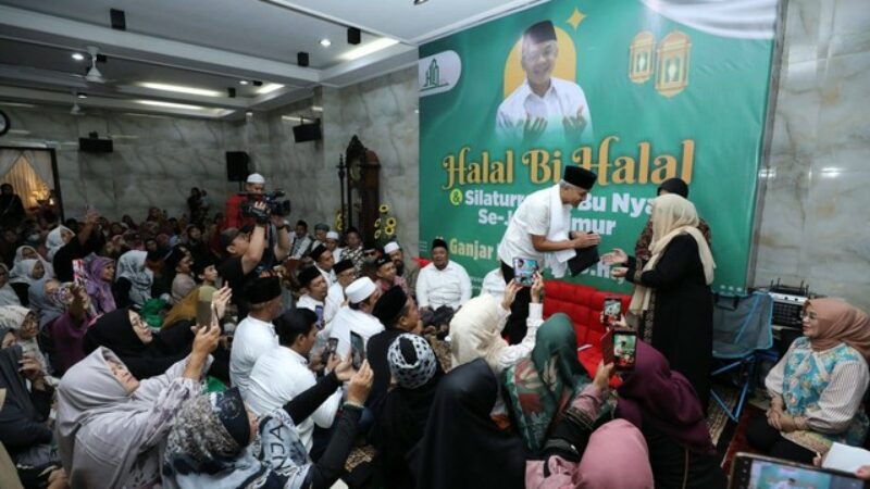 Kunjungan ke Ponpes di Surabaya, Ganjar Disambut Meriah 1