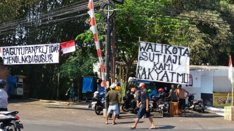 Melawan Penggusuran, PKL Tidar Meminta Keadilan Kepada Walikota