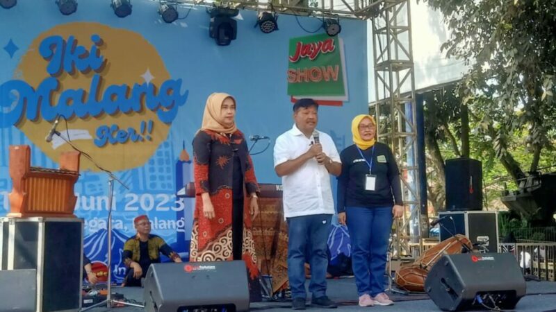 Anggota  Fraksi PDIP DPR RI Andreas Eddy Susetyo  (tengah) saat memberikan sambutan acara