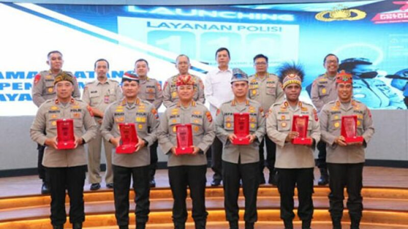 kapolres malang kota, kombespol budi hermanto (kedua dari kiri) saat sesi foto bersama