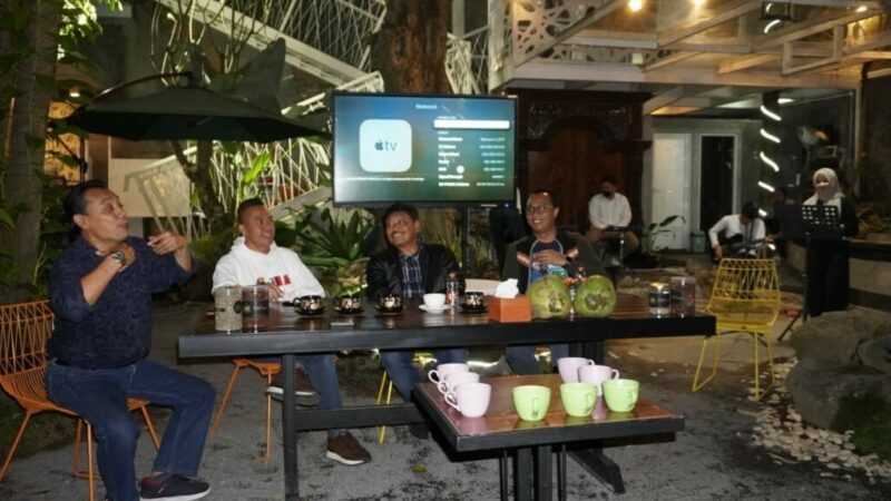 Narasumber dalam acara diskusi tentang  Kemandirian Ekonomi di Era Milenial