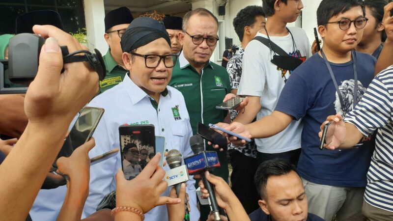 cak imin saat bersama  media