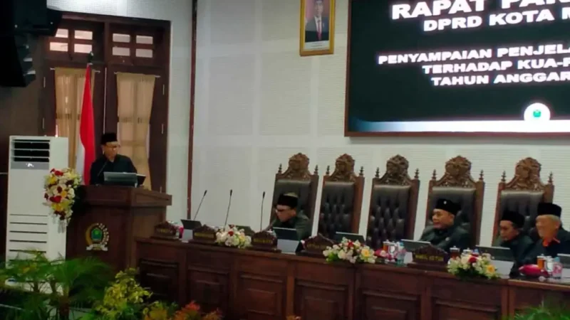 Wali-Kota-Malang-Sampaikan-Penjelasan-tentang-KUA-PPAS-APBD-Tahun-Anggaran-2024-di-Gedung-Dewan (ril)