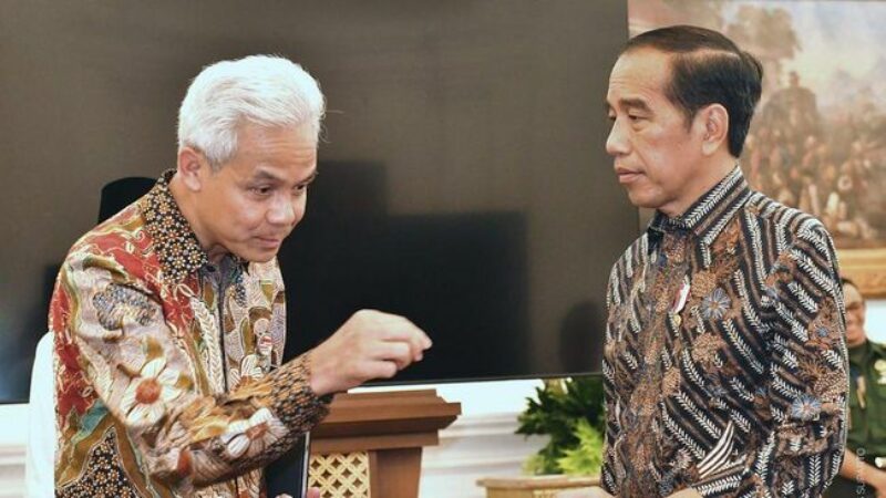 ganjar-pranowo-saat-berdiskusi-dengan-presiden-joko-widodo-2_169
