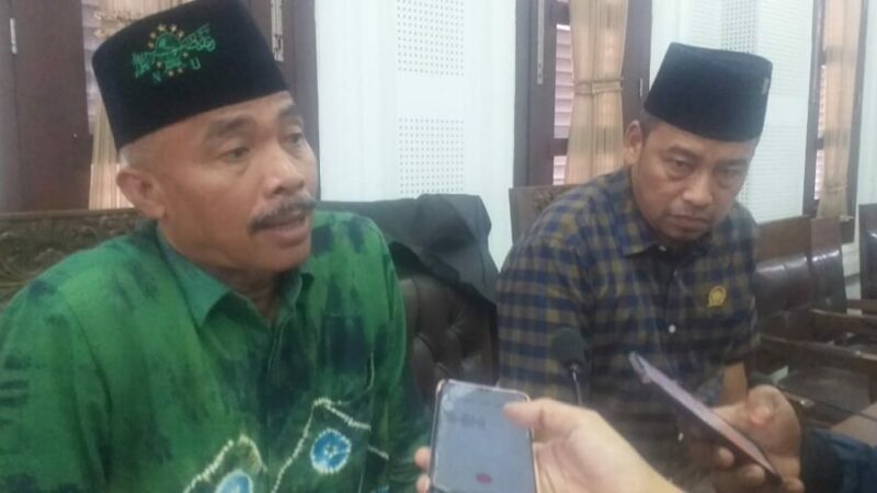 ketua komisi dan sekeretaris komisi c usai menerima perwakilan warga