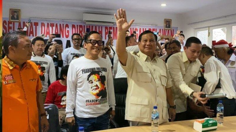 Prabowo-Resmikan-Rumah-Pemenangan-Bersama-Ratusan-Relawan-Jokowi