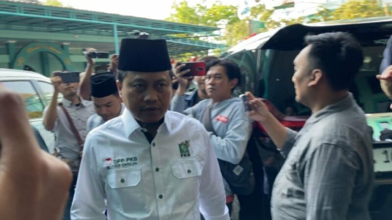 ketua-dpw-pkb-jawa-tengah-kh-muhammad-yusuf-chudlori-saat-tiba