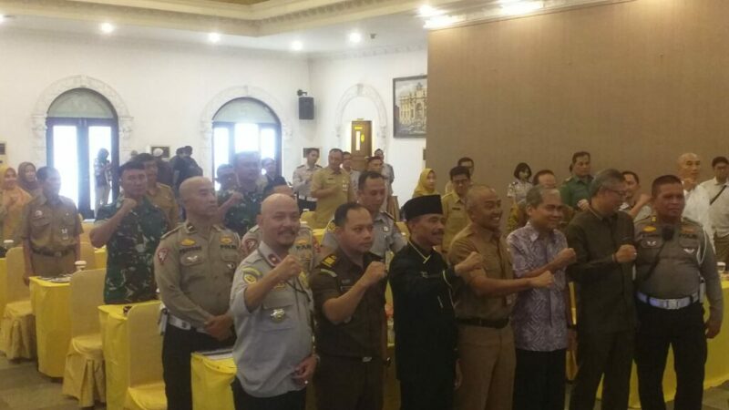 sesi foto bersama peserta fgd forum lalu lintas kota malang