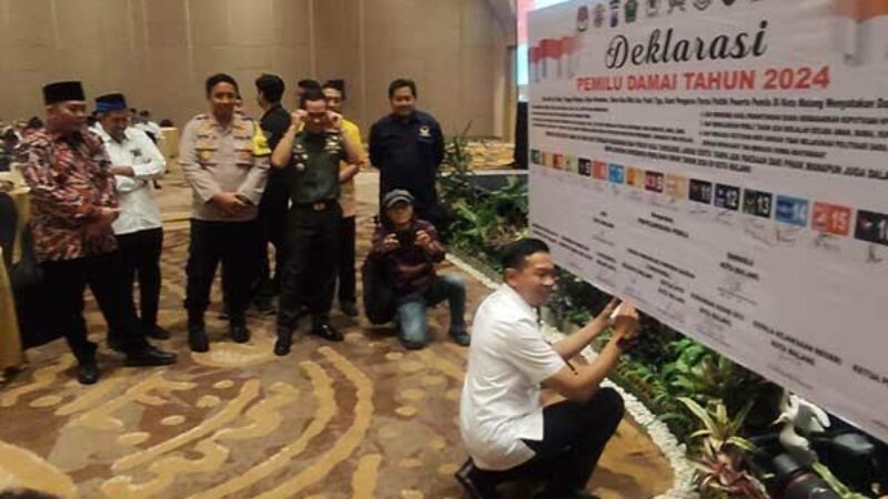pj wali kota malang saat menandatangani deklarasi pemilu damai 2924